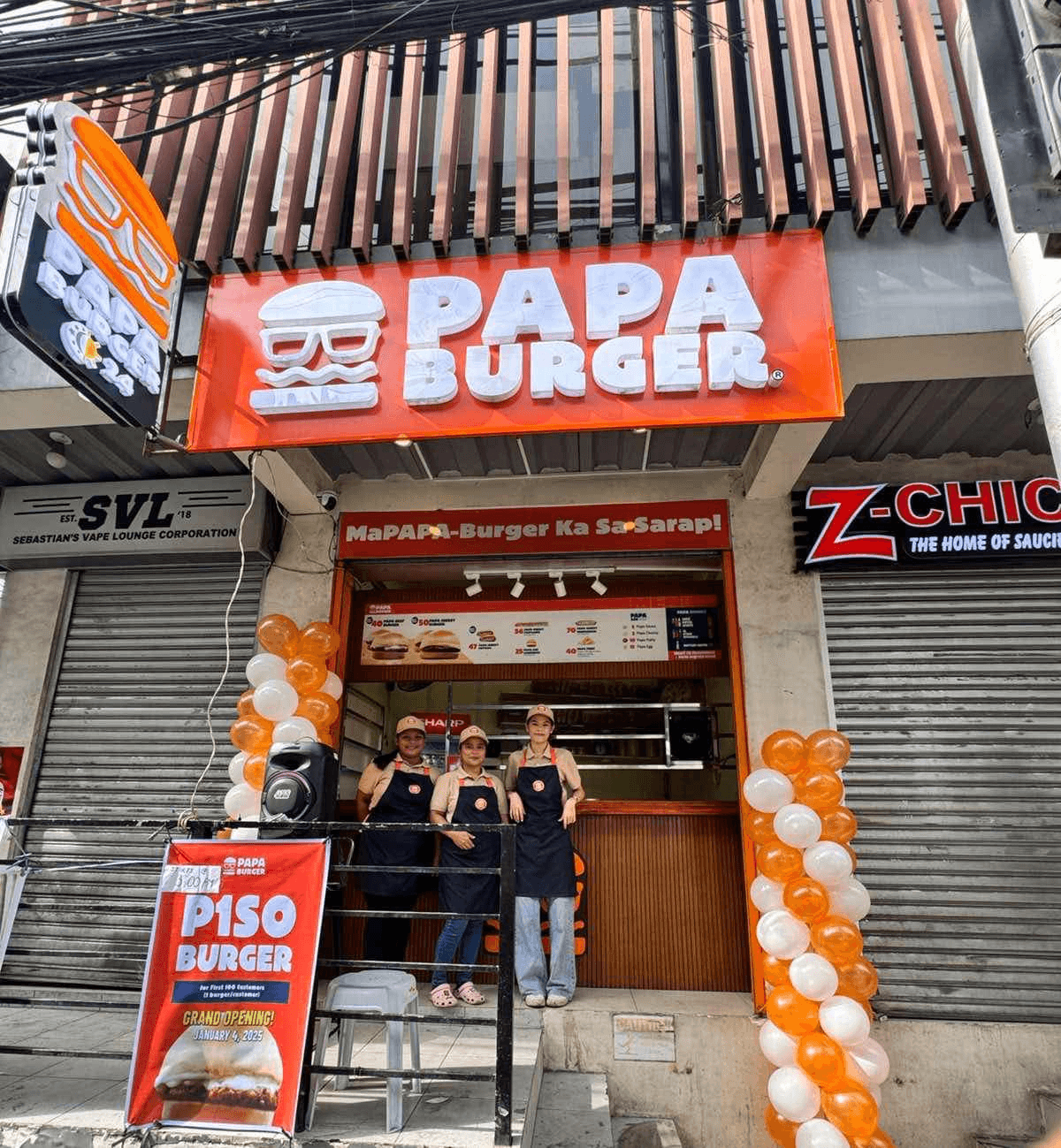 A Papa Burger opening day: balloons at the door and crew at the counter.